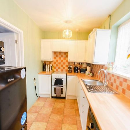 4 Bed - 2 Baths 1 Walk In Shower Lots Of Parking Ipswich Eksteriør billede