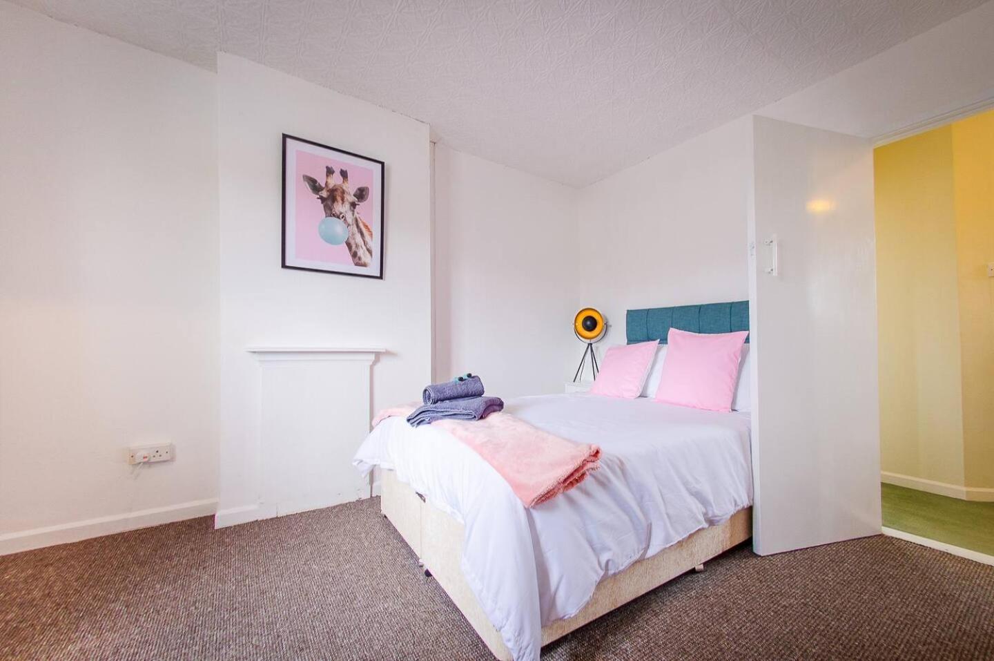 4 Bed - 2 Baths 1 Walk In Shower Lots Of Parking Ipswich Eksteriør billede