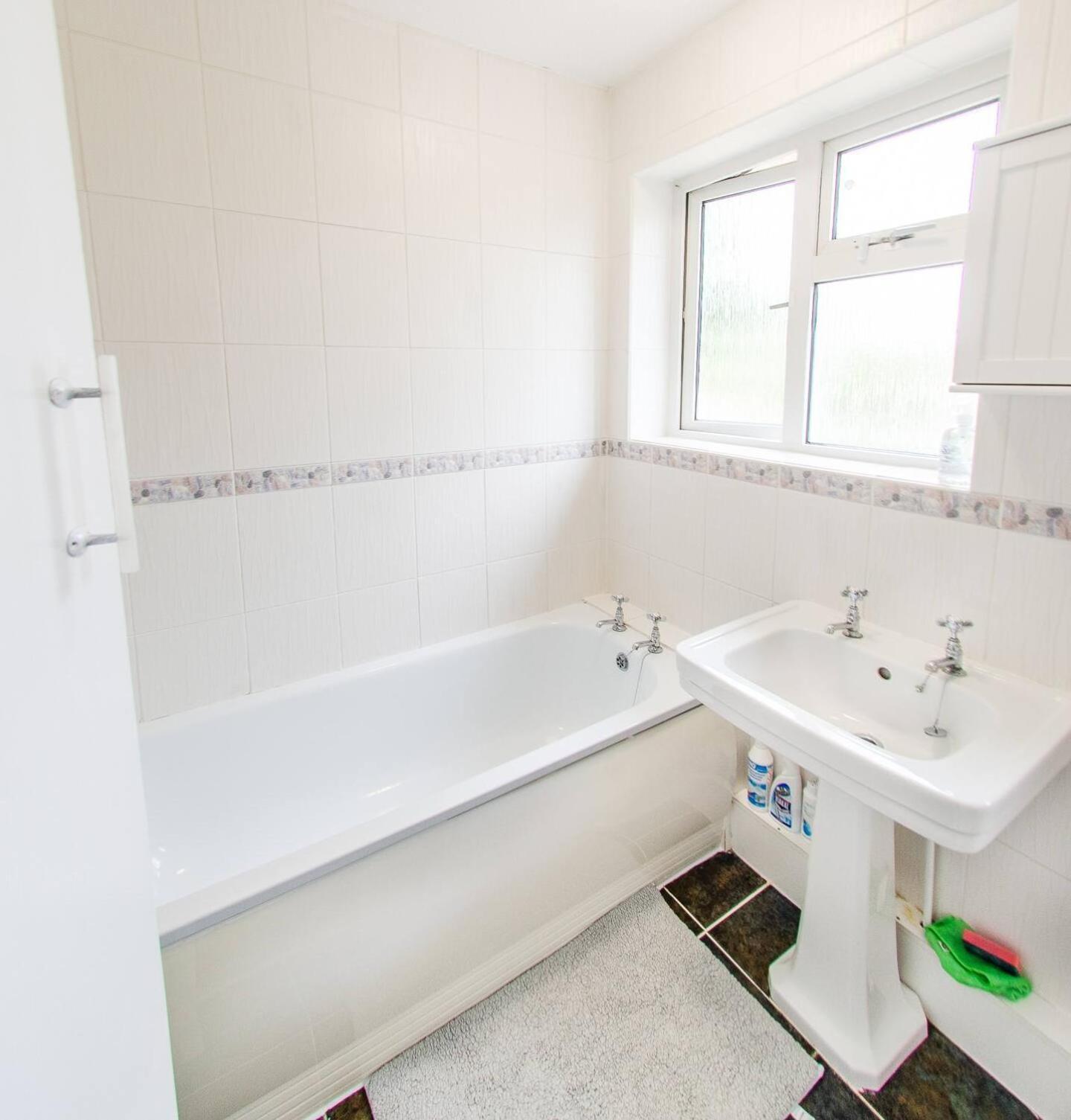 4 Bed - 2 Baths 1 Walk In Shower Lots Of Parking Ipswich Eksteriør billede