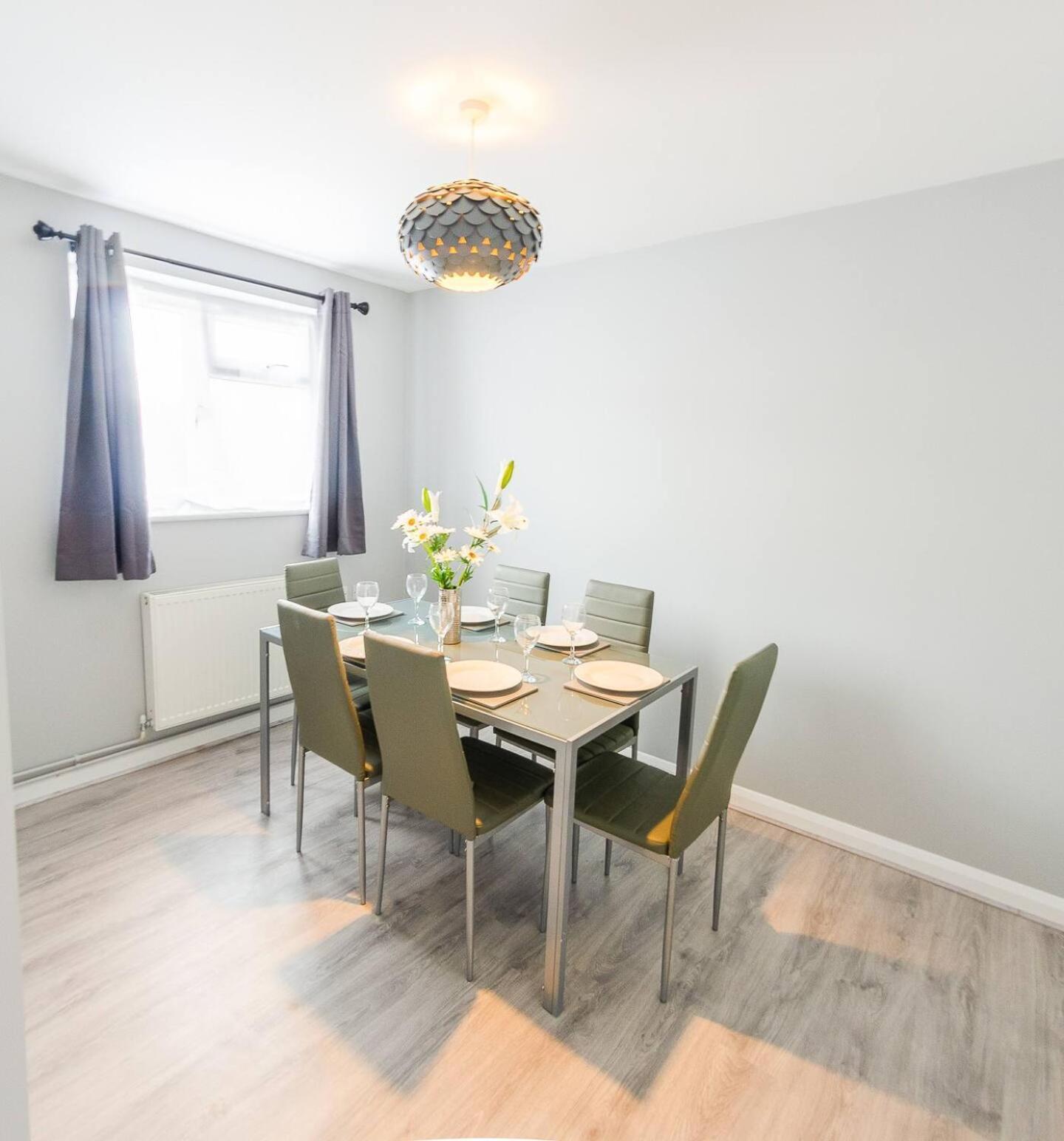 4 Bed - 2 Baths 1 Walk In Shower Lots Of Parking Ipswich Eksteriør billede